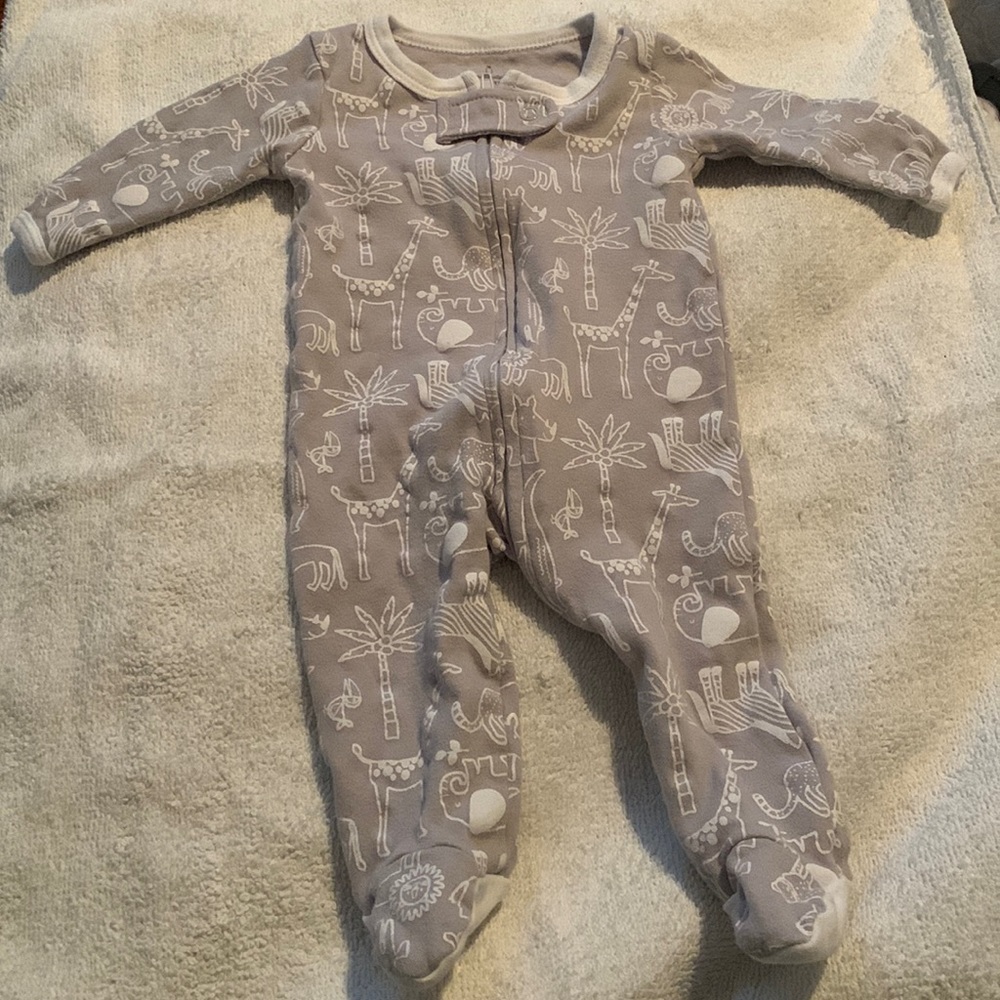 One piece baby outfit with zipper